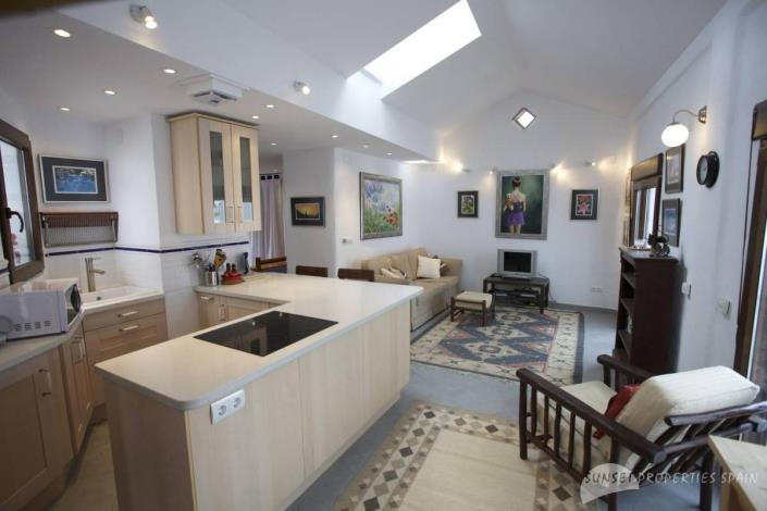 Image No.28-3 Bed Townhouse for sale