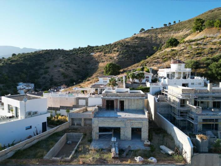 Image No.2-4 Bed Villa for sale