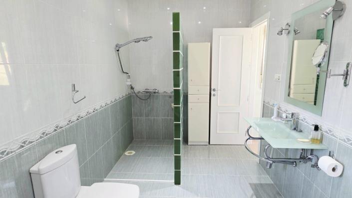 Image No.38-5 Bed Villa for sale