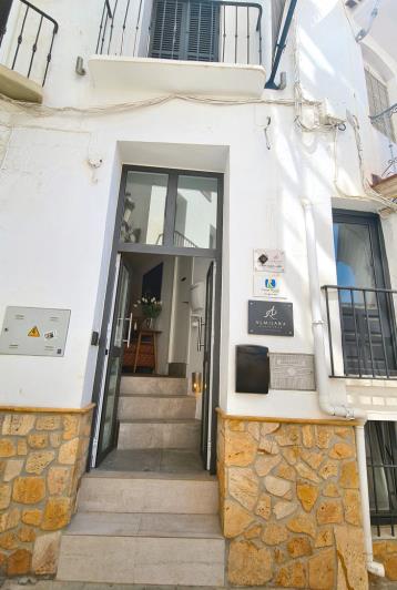 Image No.8-5 Bed Commercial for sale