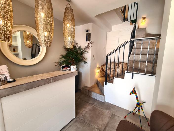 Image No.12-5 Bed Commercial for sale