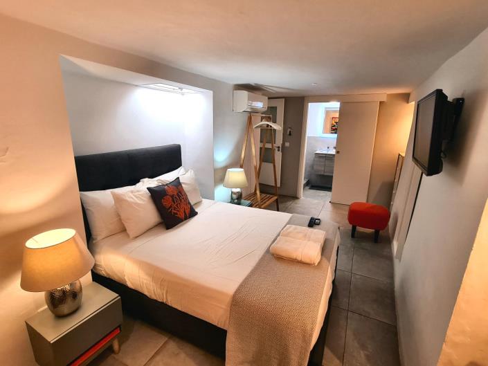 Image No.22-5 Bed Commercial for sale