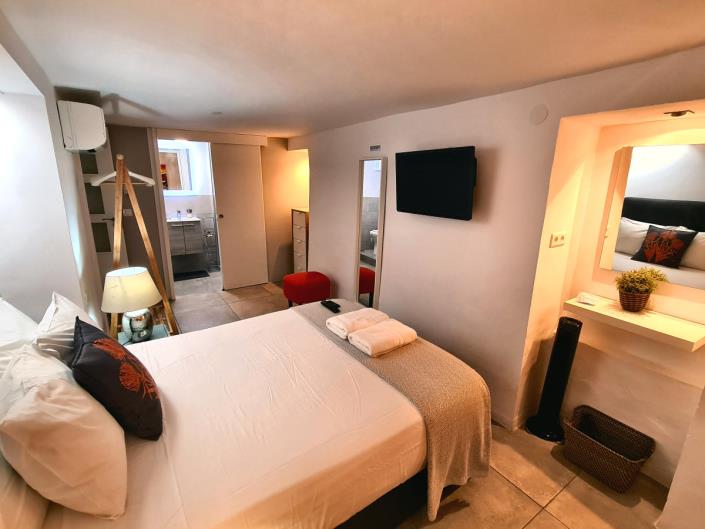 Image No.23-5 Bed Commercial for sale