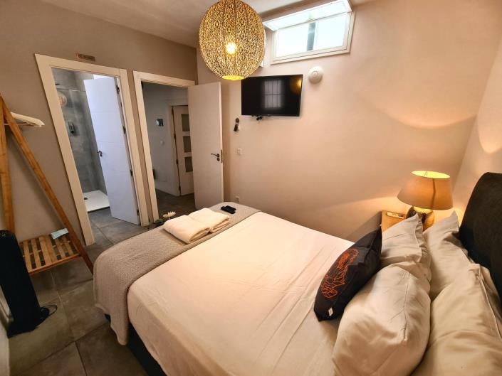 Image No.27-5 Bed Commercial for sale