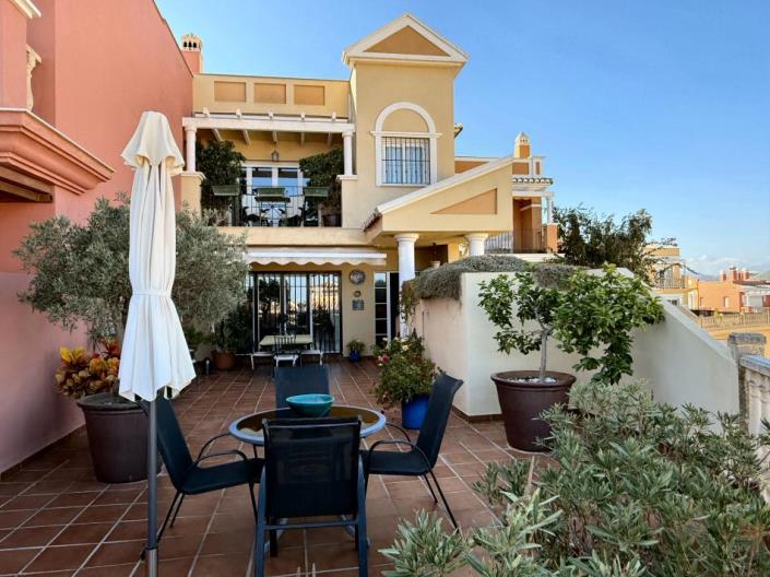 Image No.1-3 Bed Townhouse for sale