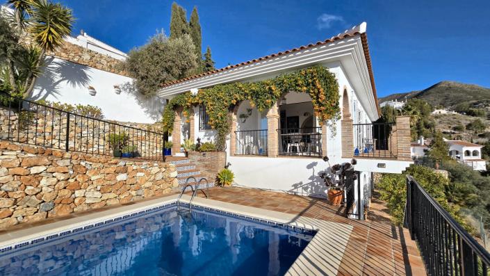Image No.2-5 Bed Villa for sale