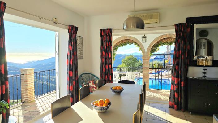 Image No.10-5 Bed Villa for sale