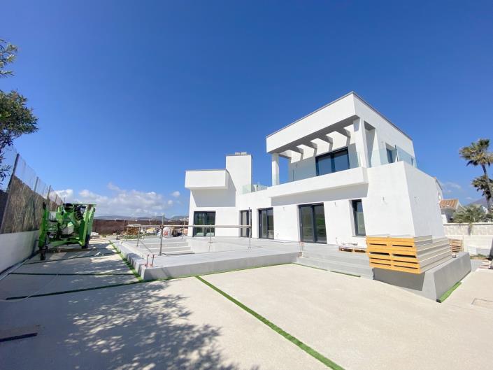 Image No.1-3 Bed Villa / Detached for sale