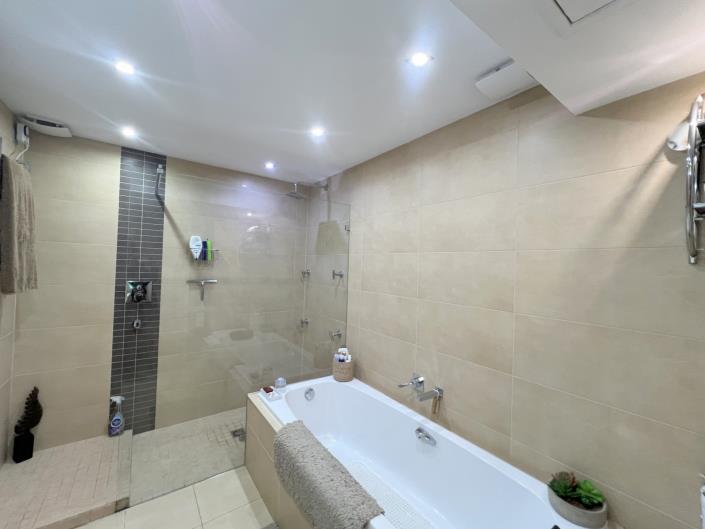 Image No.7-Appartement de 2 chambres à vendre à Estepona