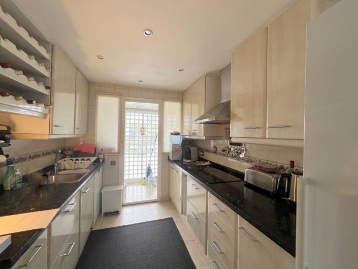 Image No.3-Appartement de 2 chambres à vendre à Estepona