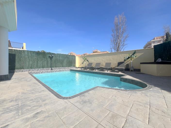 Image No.22-4 Bed Villa / Detached for sale