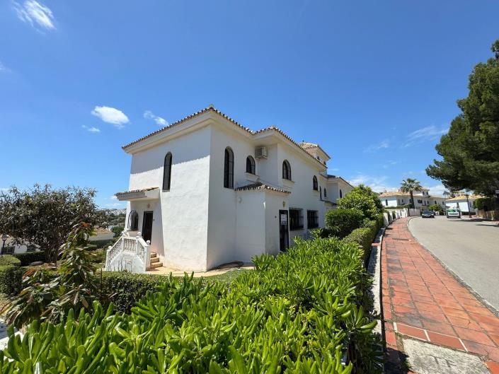 Image No.1-3 Bed Townhouse for sale