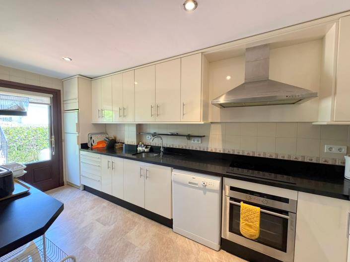 Image No.10-3 Bed Townhouse for sale