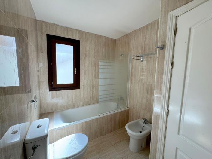 Image No.11-4 Bed Townhouse for sale