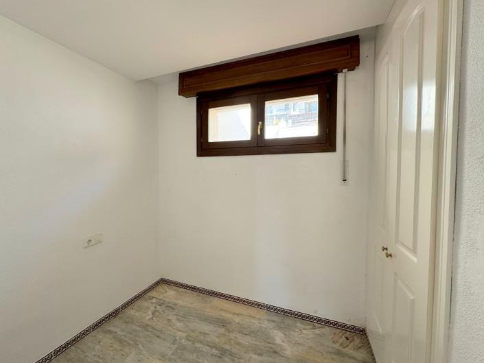 Image No.14-4 Bed Townhouse for sale