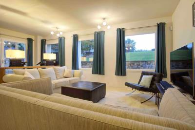 La-Paloma-Villa-La-Duquesa-KIWII-2nd-Living