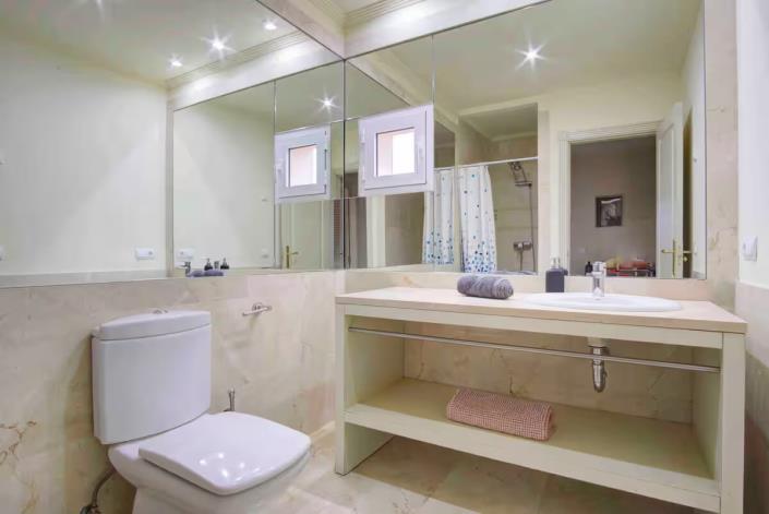 Image No.18-4 Bed Villa for sale