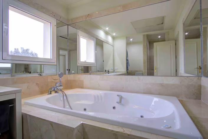 Image No.19-4 Bed Villa for sale