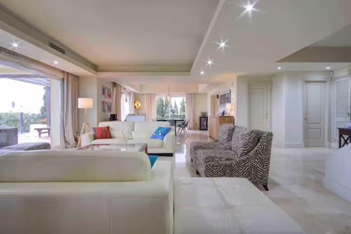 Image No.3-4 Bed Villa for sale