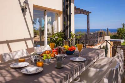 La-Paloma-Villa-La-Duquesa-KIWII-Outside-Dining