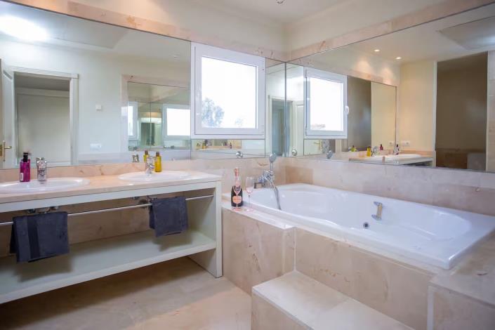 Image No.26-4 Bed Villa for sale