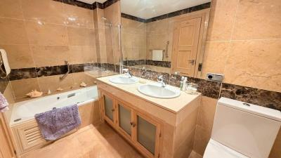 Marina-del-Castillo-La-Duquesa-Bathroom-2-481