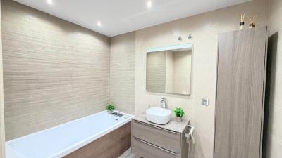 Los-Castillos-La-Duquesa-KIWII-509-Ensuite