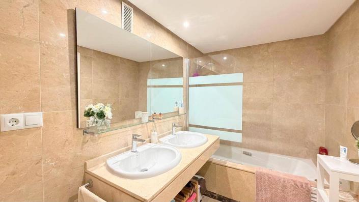 Image No.8-2 Bed Apartment for sale