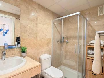 Duquesa-Village-513-KIWII-Real-Estate-Guest-Bath