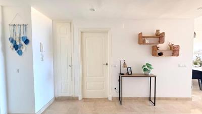 Duquesa-Village-513-KIWII-Real-Estate-Hallway