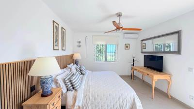 KIWII-Real-Estate-520-Estepona-Villa-Primary-Bedroom