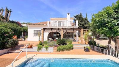 KIWII-Real-Estate-520-Estepona-Villa-Villa