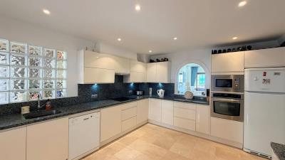 Los-Castillos-La-Duquesa-KIWII-522-Kitchen-2