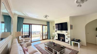 Los-Castillos-La-Duquesa-KIWII-522-Living-3