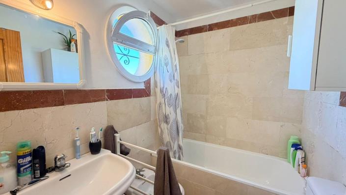 Image No.14-3 Bed Townhouse for sale