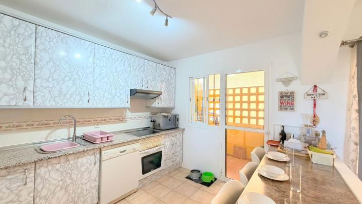 Image No.20-3 Bed Townhouse for sale