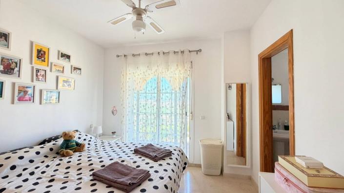Image No.23-3 Bed Townhouse for sale