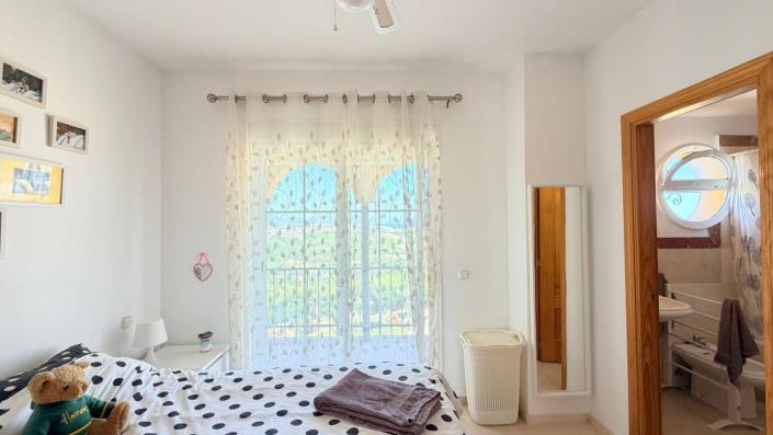 Image No.9-3 Bed Townhouse for sale