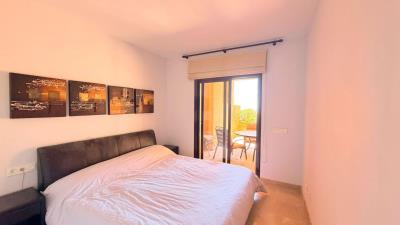 Coto-Real-La-Duquesa-Primary-Bedroom-KIWII-525