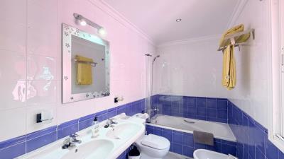 Cortijos-Altos-La-Duquesa--master-Bathroom-KIWII-524