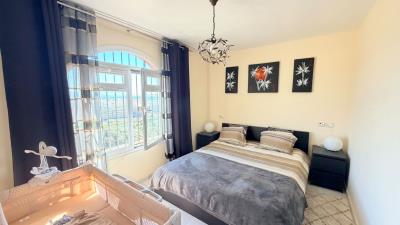 Cortijos-Altos-La-Duquesa-Primary-Bedroom-2-KIWII-524