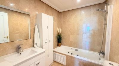 Marina-Real--La-Duquesa-Bathroom-KIWII-Real-Estate-527