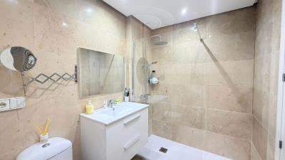 Duquesa-Suites-533-KIWII-Real-Estate-En-suite-Bathroom