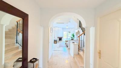 La-Vizcaronda-Duquesa-Townhouse-KIWII-535-Entrance-Hall