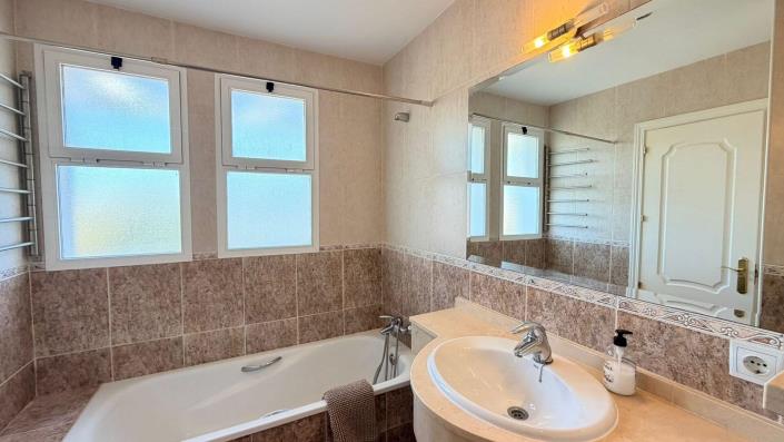 Image No.9-3 Bed Townhouse for sale