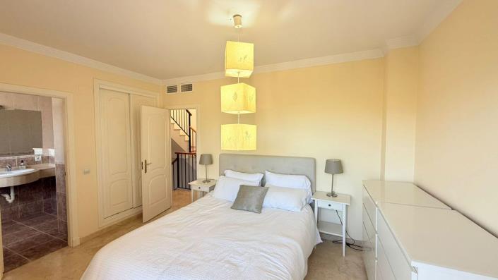 Image No.22-3 Bed Townhouse for sale