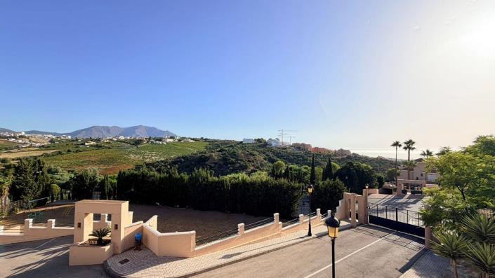 Image No.21-3 Bed Townhouse for sale