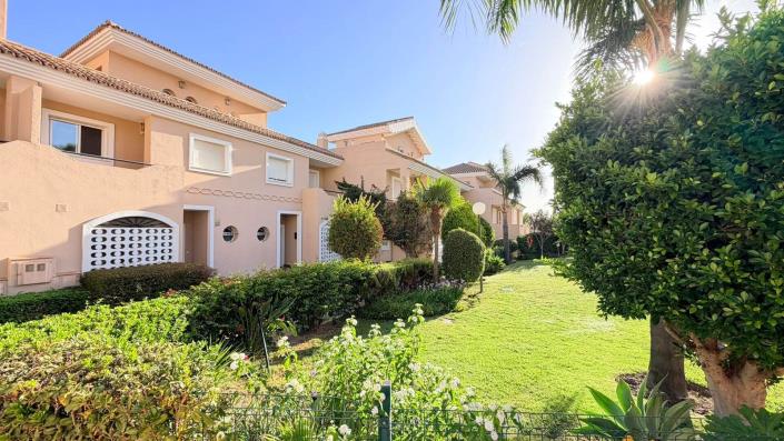 Image No.25-3 Bed Townhouse for sale