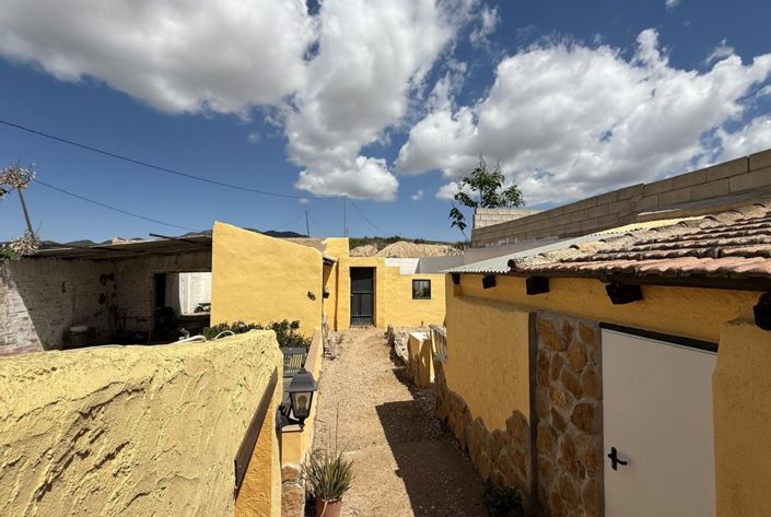 Image No.23-3 Bed Country House for sale