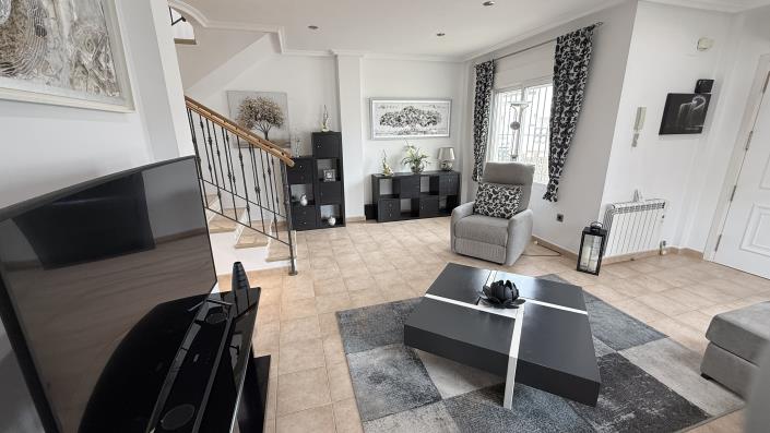 Image No.8-3 Bed Semi-Detached for sale